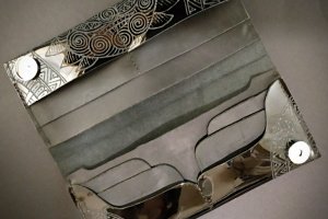 Кожаный лакированный кошелек - Описание