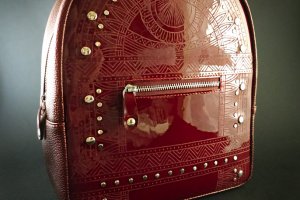 Шкіряний бордовий рюкзак - Опис