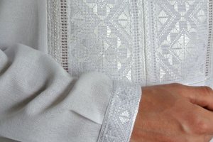 Біла святкова сорочка  - Опис