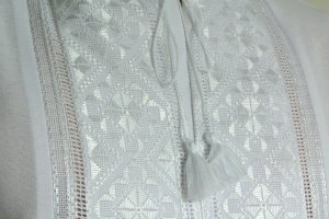 Біла святкова сорочка  - Опис