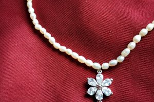 Вишуканий чокер буси з натурального річкового жемчуга - Опис