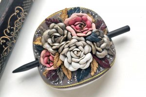 Заколка для волос из натуральной кожи с розами