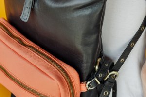 Стильний Шкіряний Рюкзак Зі З'ємною Сумкою - Опис