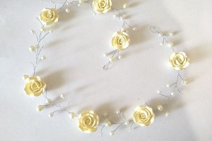 Свадебная веточка с розами цвета айвори - Описание