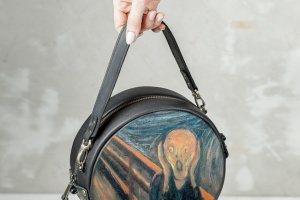 Шкіряна Кругла Сумка Клатч З Малюнком  - Опис