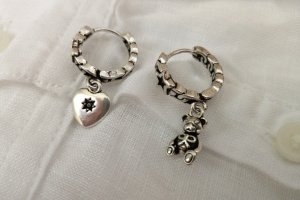 Сережки асиметричні срібні - Опис