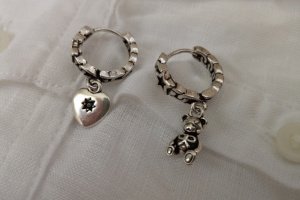 Сережки асиметричні срібні - Опис