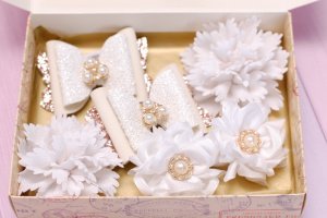 Набор украшений бело-золотой  - Описание