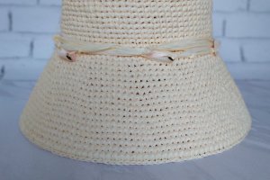 Капелюх з рафії в кольорі айворі - Опис