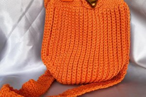 сумочка-ракушечка, оранжевого цвета. - Описание