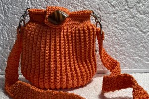 сумочка-ракушечка, оранжевого цвета. - Описание