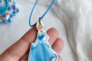 Набор бантики и кулон-резинки в садик, в школу золушка - Описание