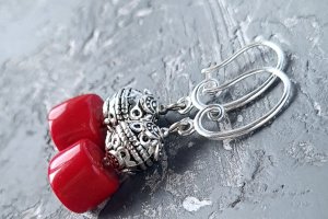 Сережки з натуральними коралами та срібними застібками № 395 - Опис