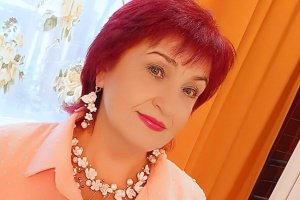 Кольє з рожевими крокусами - Опис