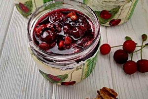 вишневое  пряное варенье с грецким орехом