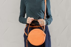 Кожаная Коралловая сумку с двумя съемными Ручками - Описание