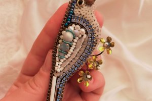 Брошь птичка птица - Описание