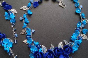 Колье та сережки синього кольору - Опис