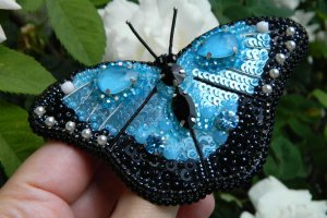 Брошка "Блакитний метелик" - Опис