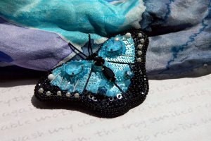 Брошка "Блакитний метелик" - Опис