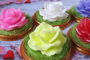 Фигурное сувенирное мыло ручной работы "Роза в куполе" - Описание