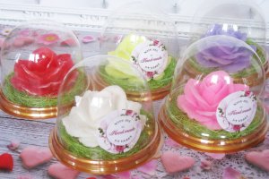 Фигурное сувенирное мыло ручной работы "Роза в куполе" - Описание