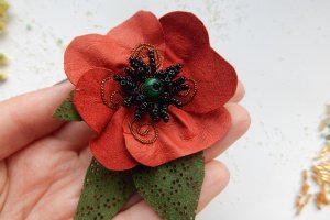 Брошь Мак - Описание