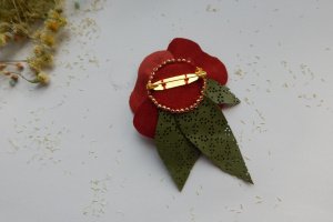 Брошь Мак - Описание