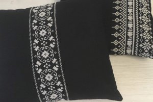 Декоративні подушки ,вишиті хрестиком ручної роботи,2 шт - Опис