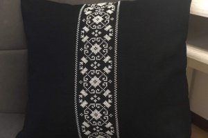 Декоративні подушки ,вишиті хрестиком ручної роботи,2 шт - Опис