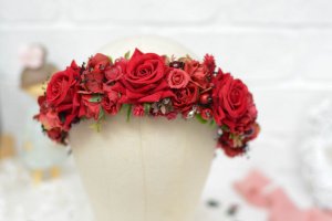 Вінок червоний з оксамитовими трояндами - Опис