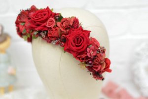 Вінок червоний з оксамитовими трояндами - Опис