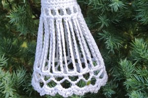 Дзвіночок в'язаний новорічний ажурний  - Опис