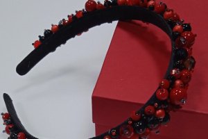 Обруч на волосы ручной работы, диадема из бисера и хрусталя - Описание