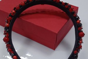 Обруч на волосы ручной работы, диадема из бисера и хрусталя - Описание