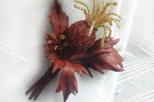 Брошь из кожи Чертополох - Описание