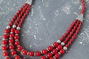 Класичний комплект з натуральних коралів намисто і сережки - Опис