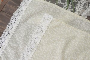 Серветка молоко "на кошик з мереживом 49 * 28см. Дрібні квіти - Опис