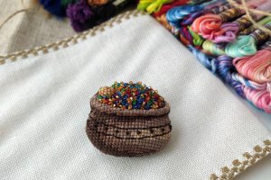 Объемная брошь Драгоценности