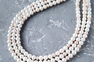 Святкове чи весільне кольє з натуральних перлів у сріблі
