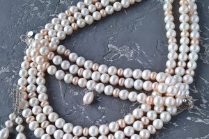Праздничное или свадебное колье из натурального жемчуга в серебре - Описание