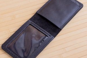 Обложка из кожи на удостоверение полиции с жетоном черная - Описание