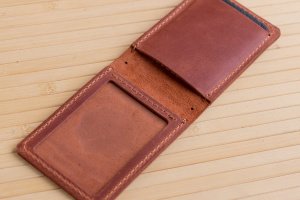 Обложка на удостоверение полиции с жетоном коричневая - Описание