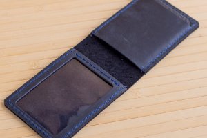 Обложка из кожи на удостоверение полиции с жетоном синяя - Описание