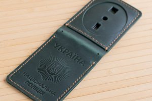 Обложка из кожи на удостоверение полиции с жетоном зеленая - Описание