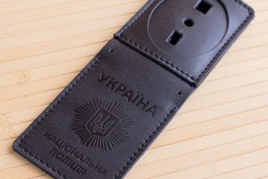 Обложка на удостоверение полиции с жетоном черный глянец - Описание