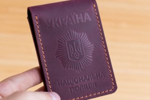 Обложка из кожи на удостоверение полиции с жетоном бордовая - Описание