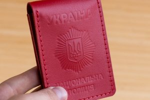 Обложка из кожи на удостоверение полиции с жетоном красная - Описание