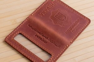 Обложка из кожи на удостоверение полиции коричневая - Описание