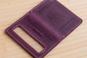 Обкладинка зі шкіри на посвідчення поліції бордова - Опис